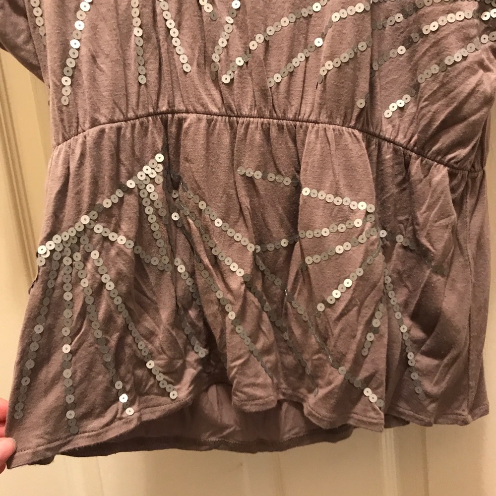 Grey blouse with pattern sequins